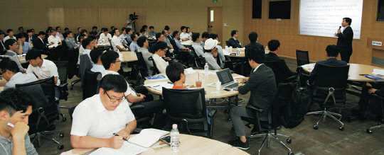 한국철강협회 강관협의회는 7월 서울 강남구 포스코센터에서 강관사, 건설사, 가설재 관련업계 및 유관기관 등 120여명이 참석한 가운데 '건설 가설재 안전 확보를 위한 정책방향 및 선진기술 세미나'를 개최했다.      한국철강협회 제공